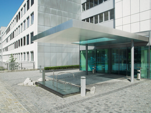 Referenz - Konzerngebäude, Außenansicht